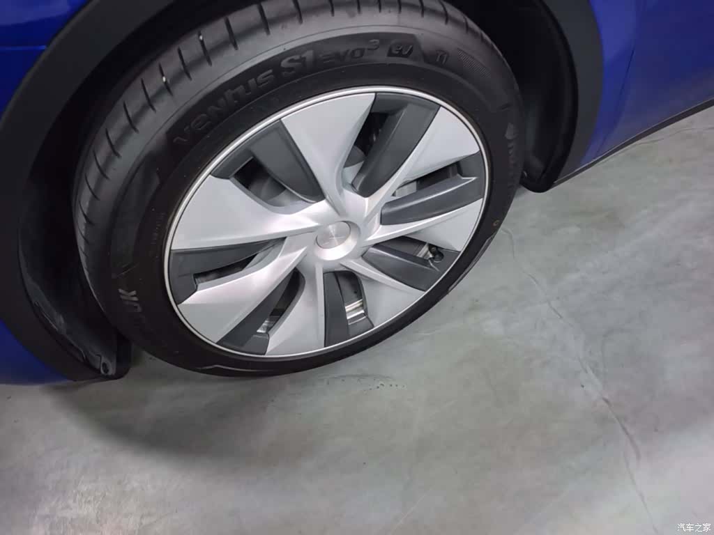 Tesla Model Y, 2021 25