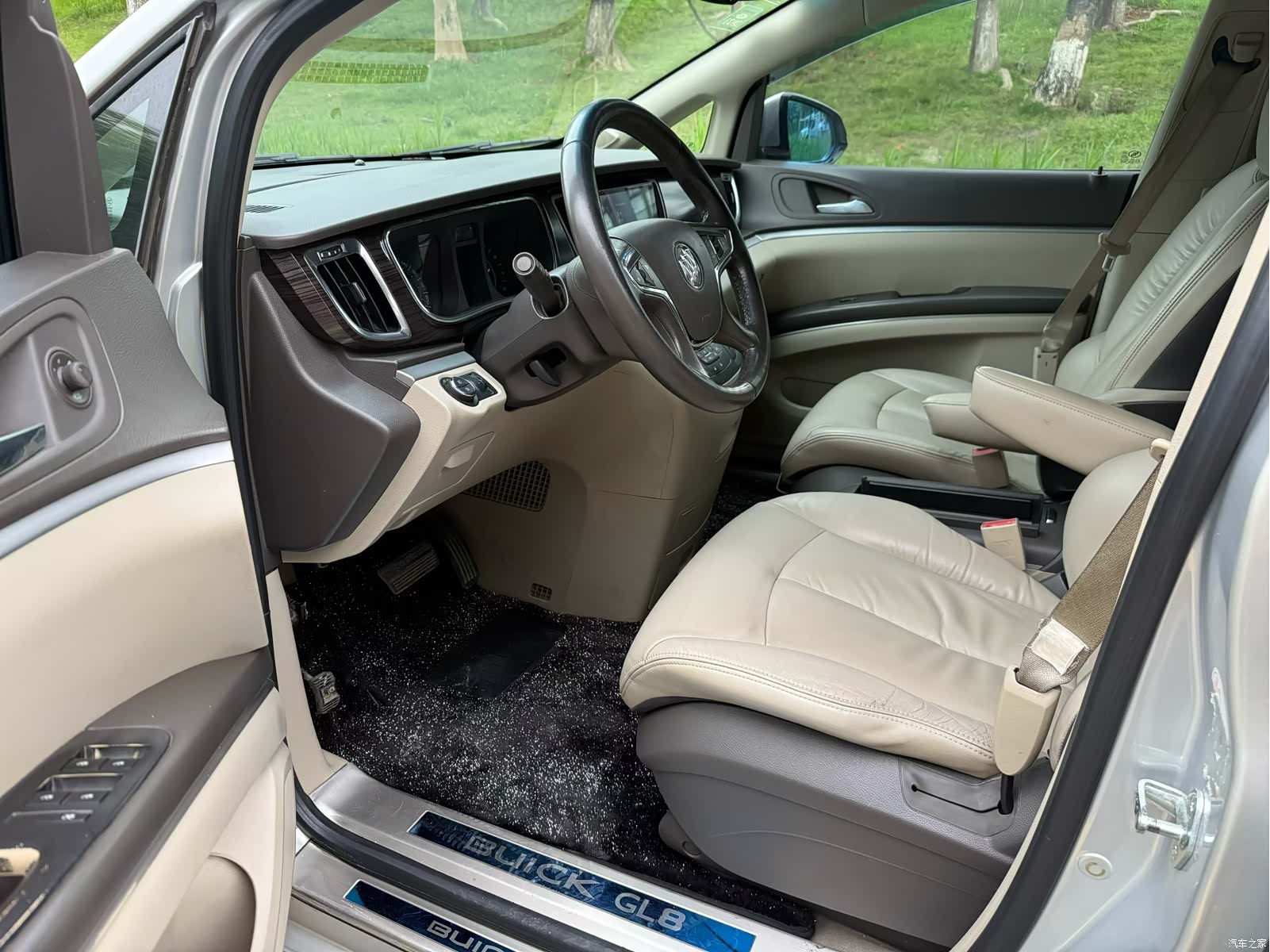 Buick GL8, 2012 4