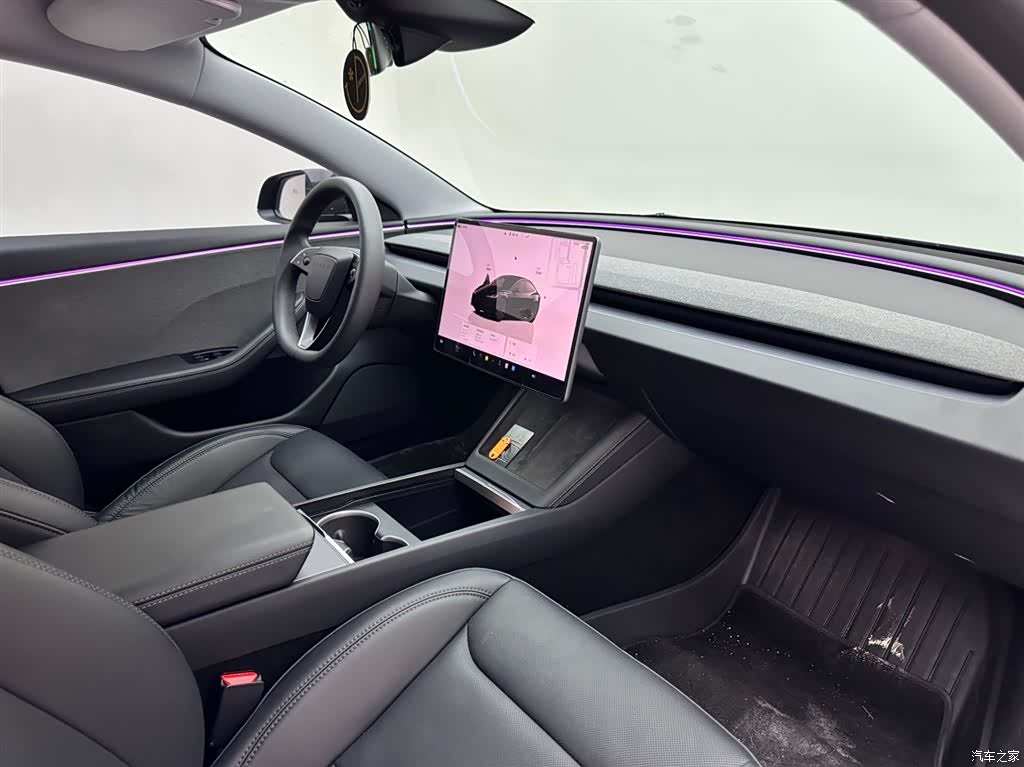 Tesla Model 3, 2025 11