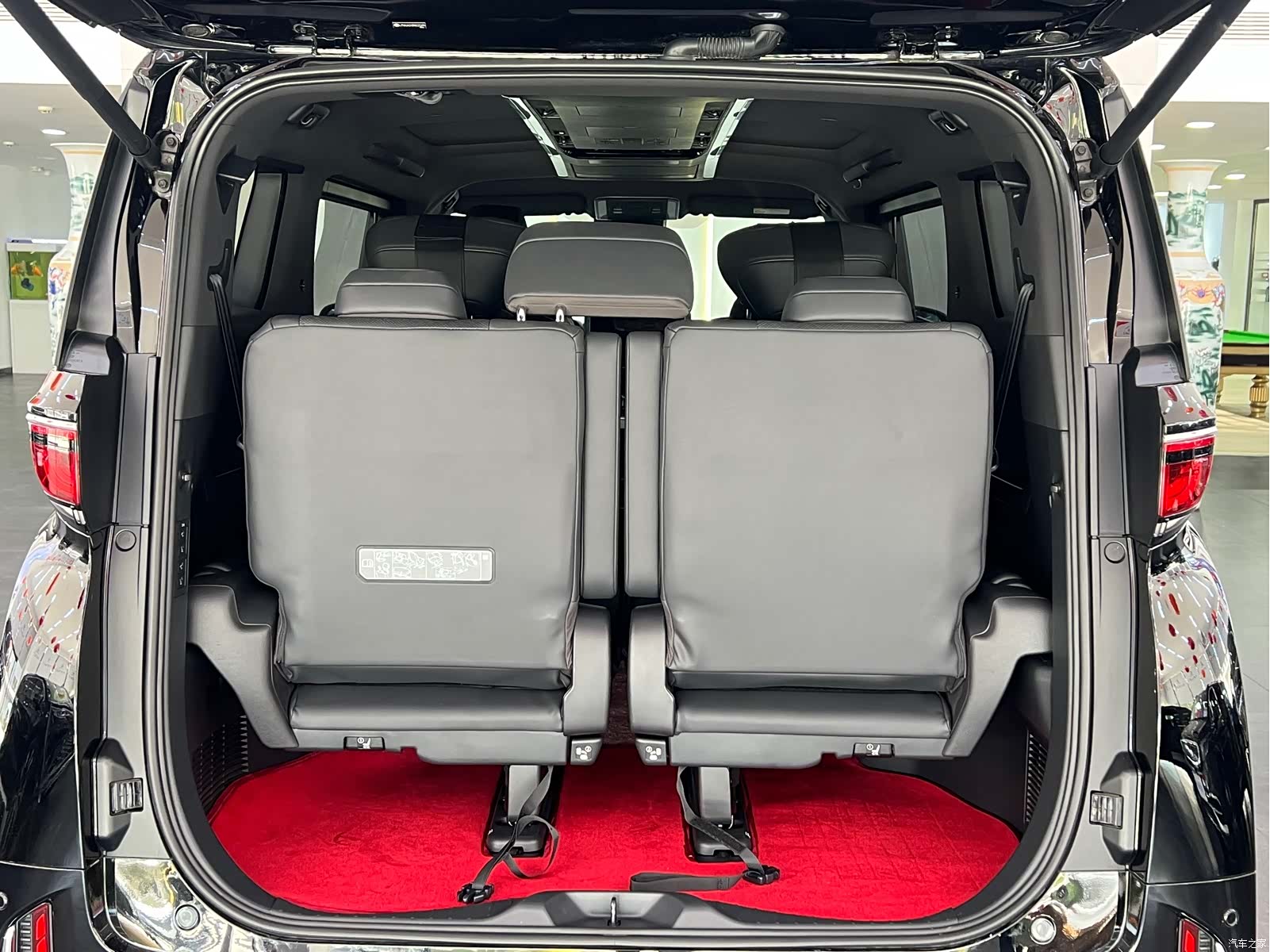 Toyota Vellfire, 2024 10
