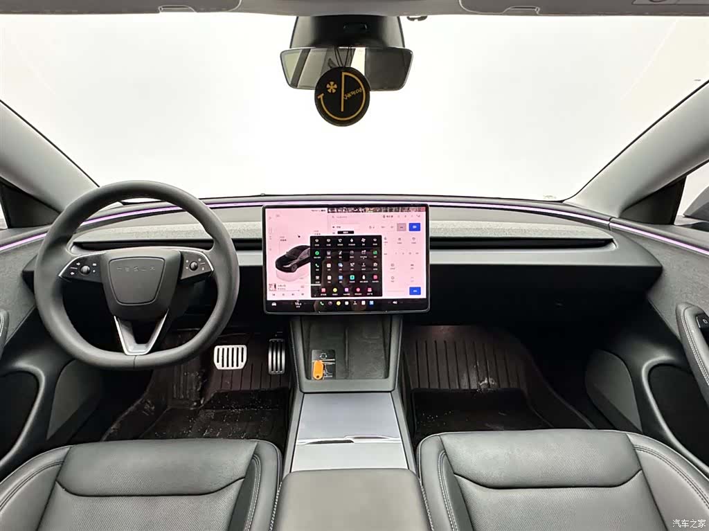 Tesla Model 3, 2025 10