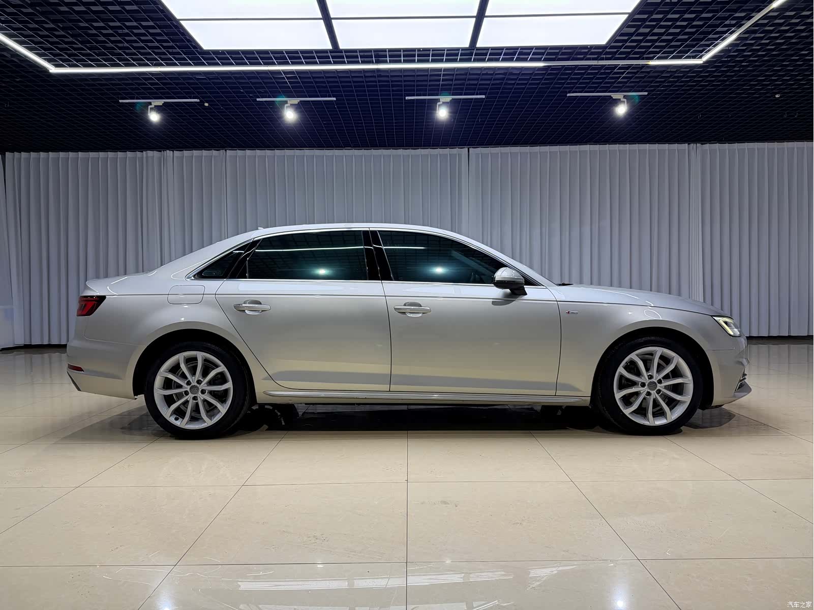 Audi A4L, 2018 7