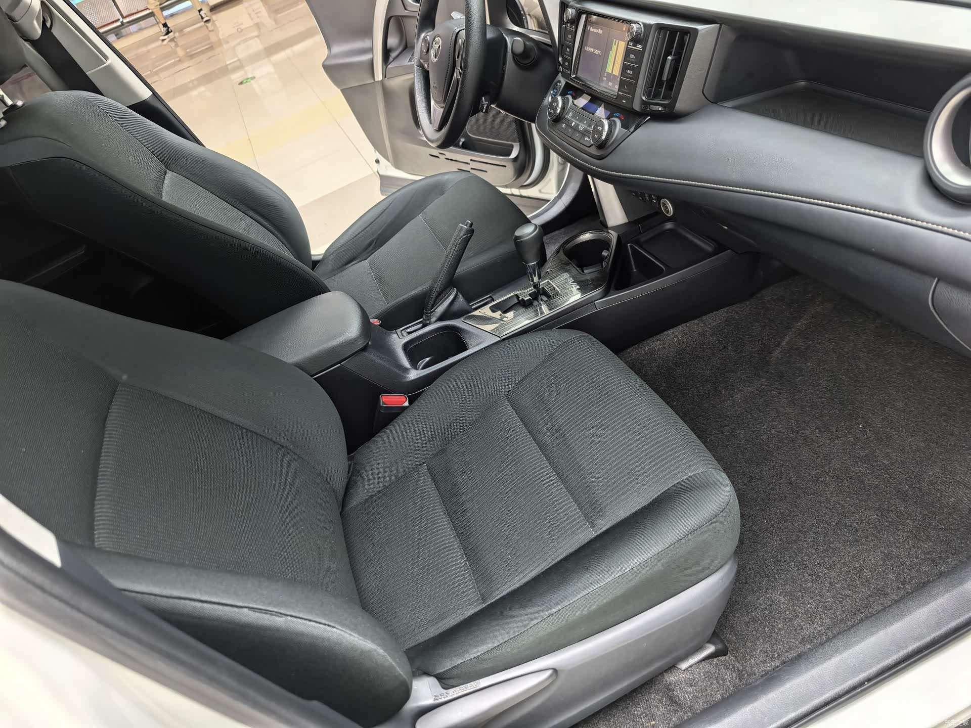 Toyota RAV4, 2017 16