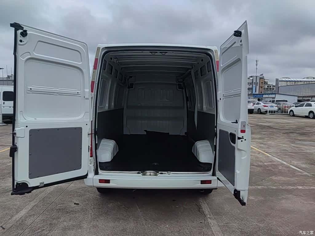 Maxus V80, 2023 15
