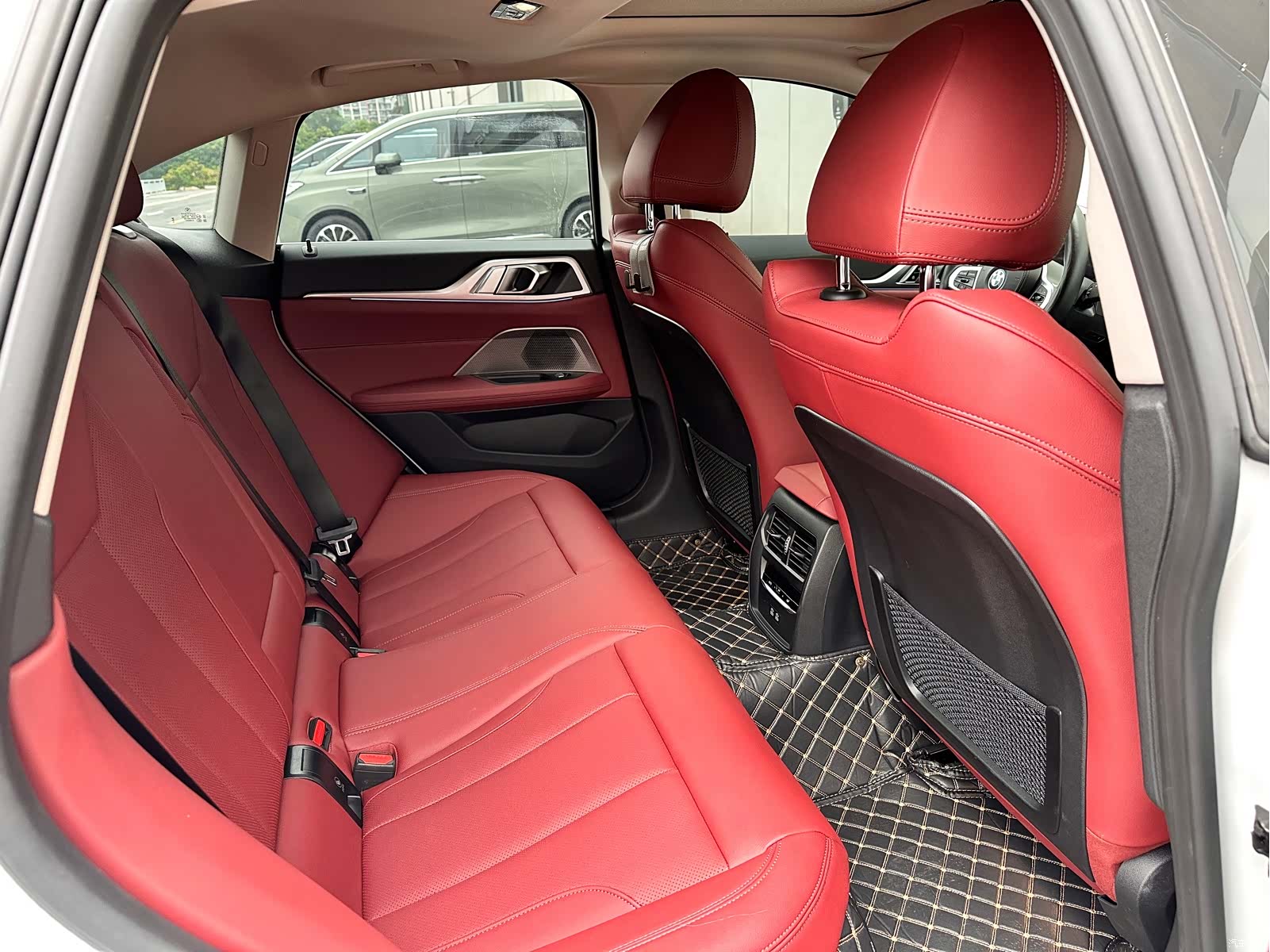BMW i4, 2025 все фото