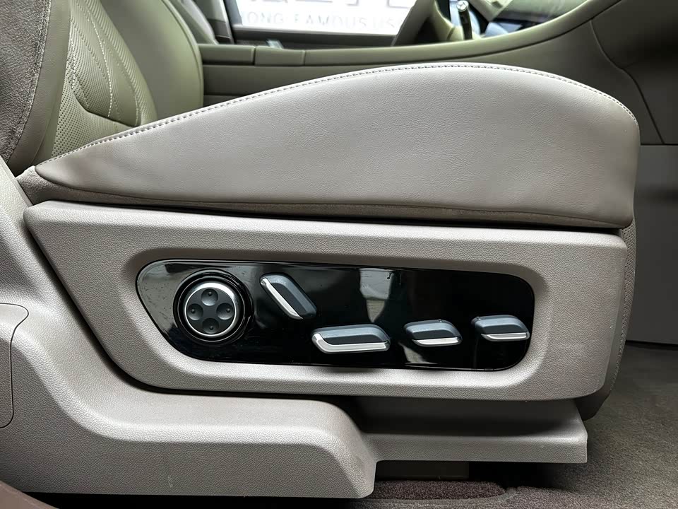 AITO Ask the world M9