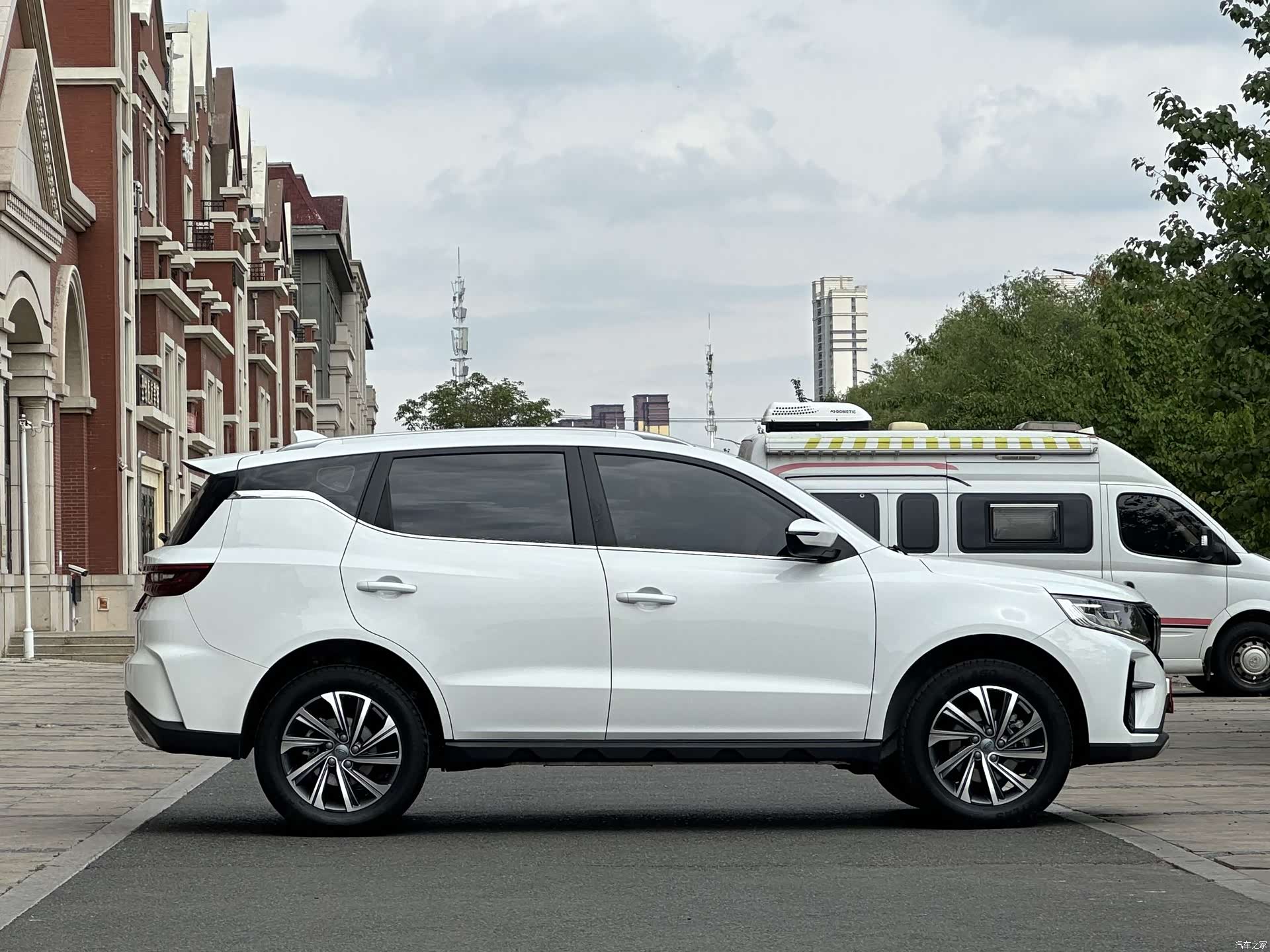 Geely X6, 2022 4