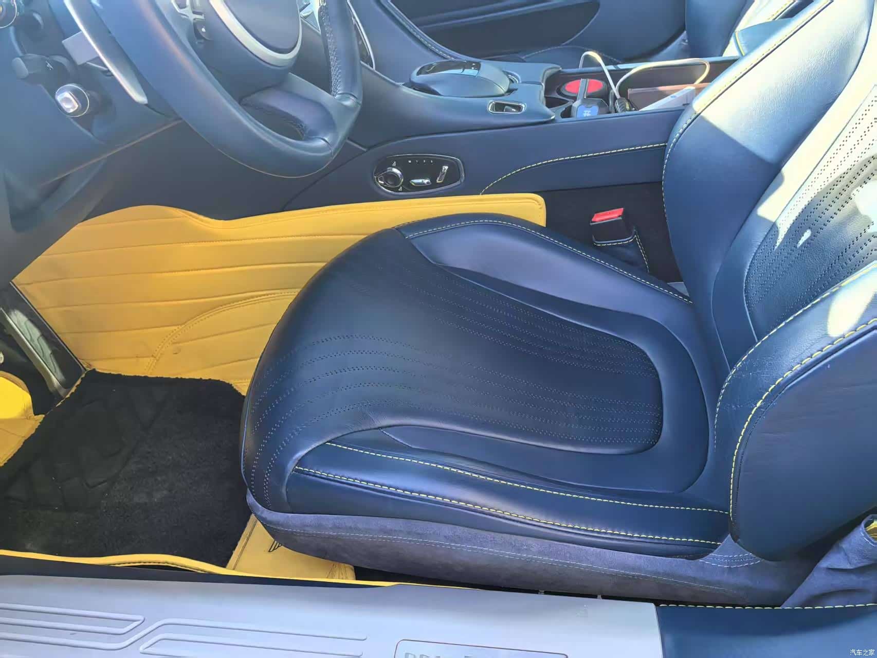 Aston Martin DB11, 2019 16