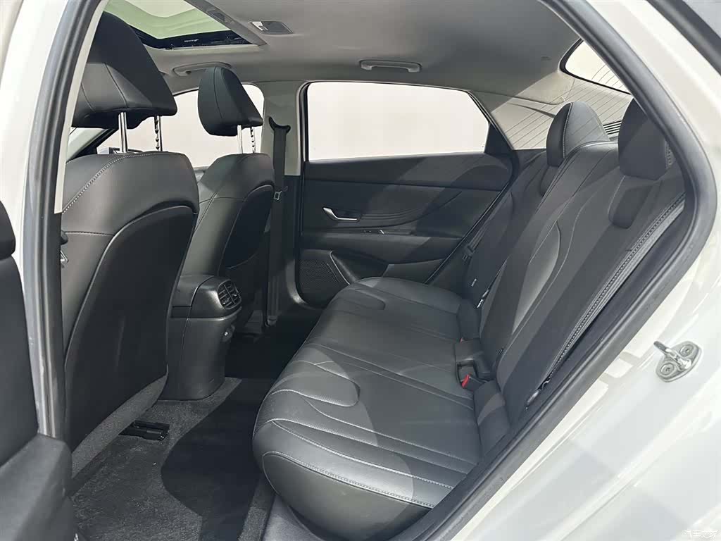 Hyundai Elantra, 2022 17