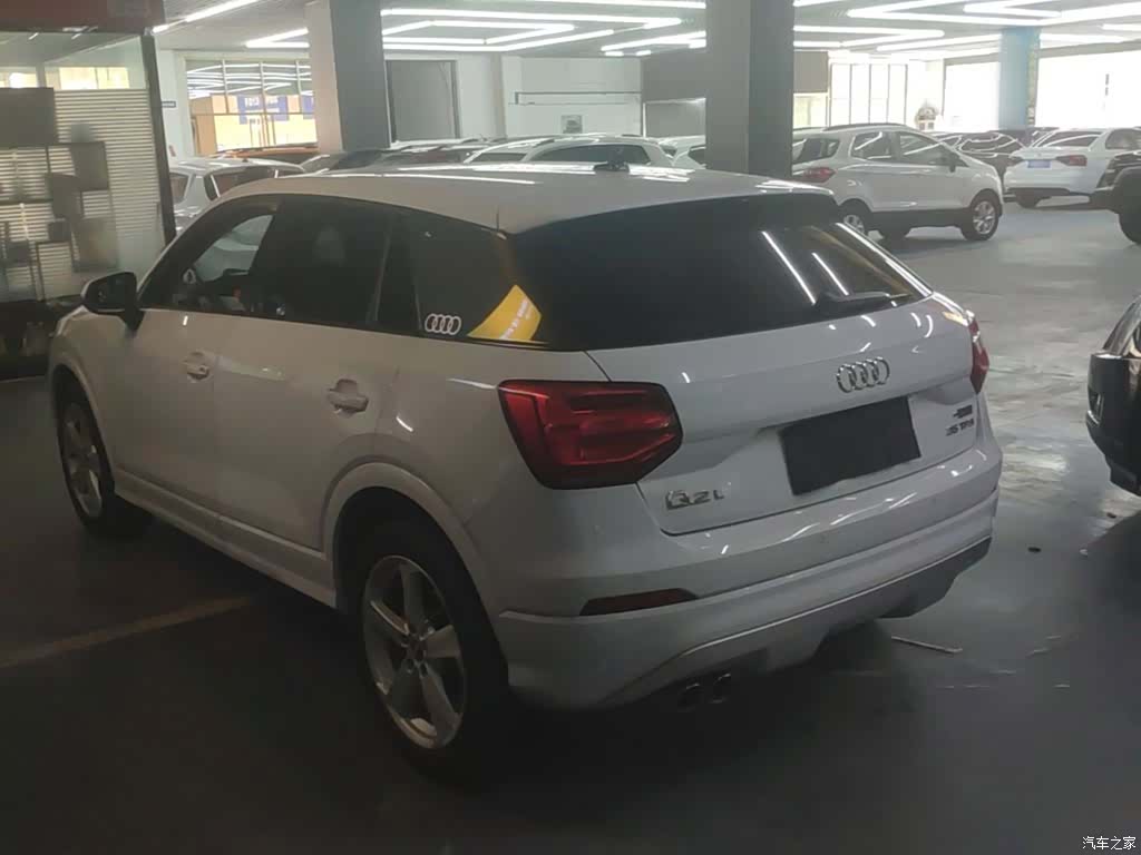Audi Q2L, 2019 все фото