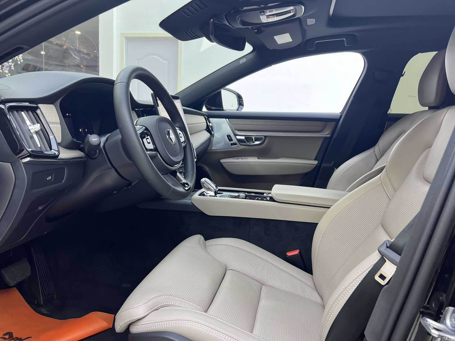 Volvo S90, 2025 10