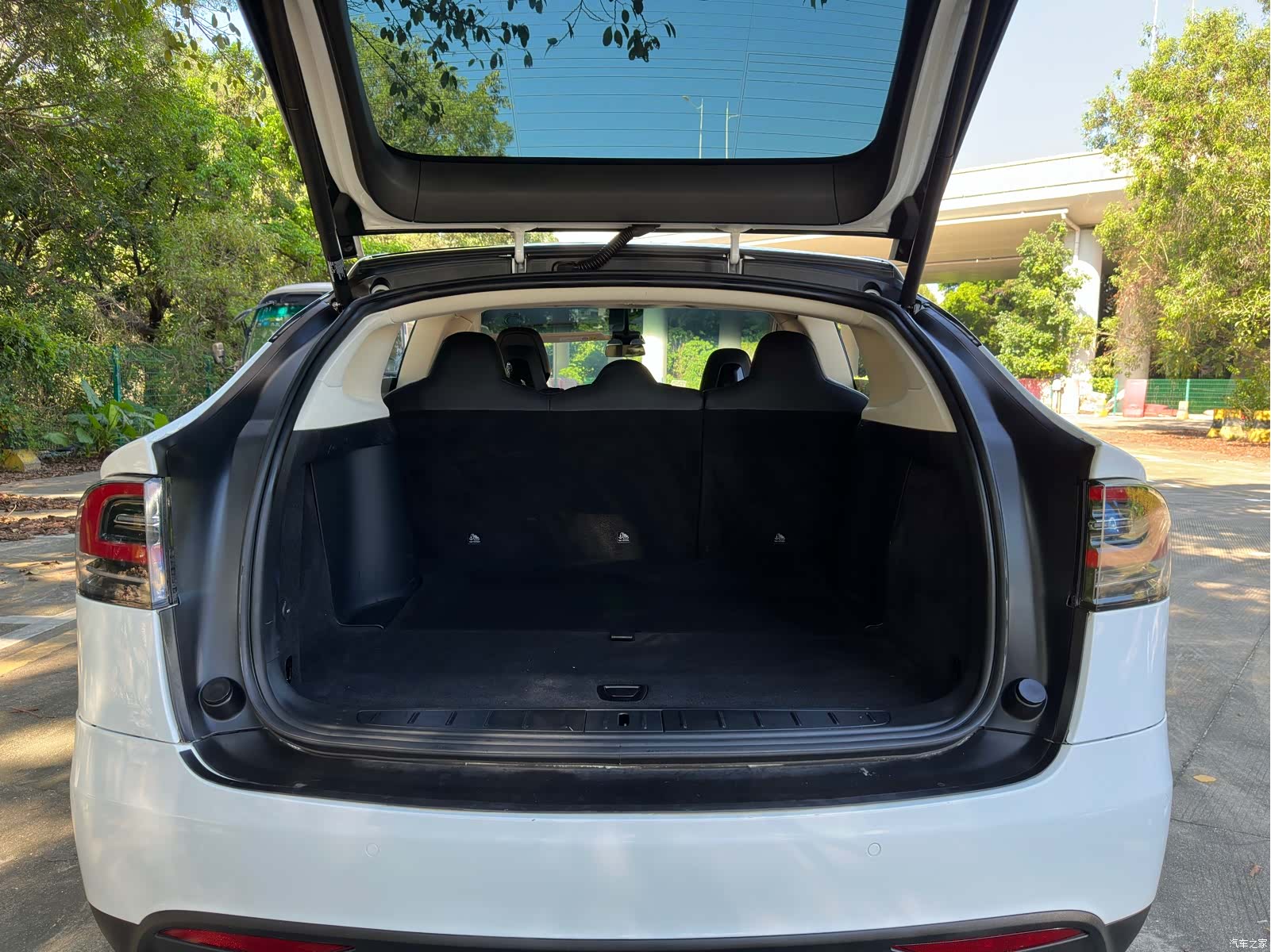 Tesla Model X, 2017 15