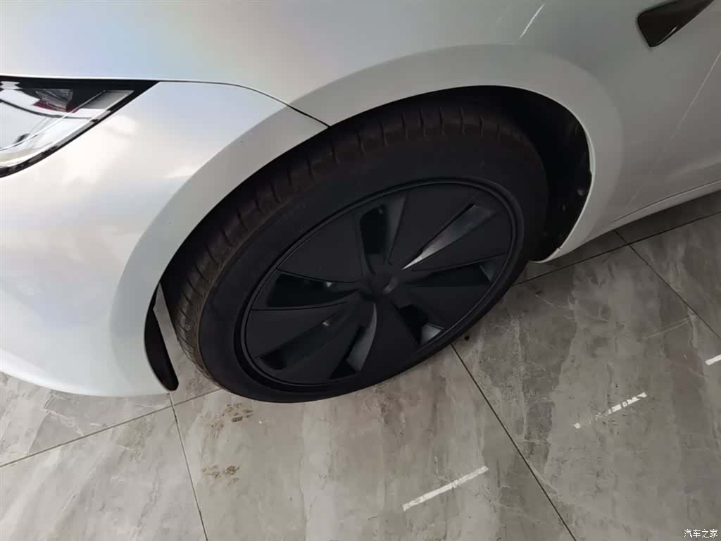 Tesla Model 3, 2025 23