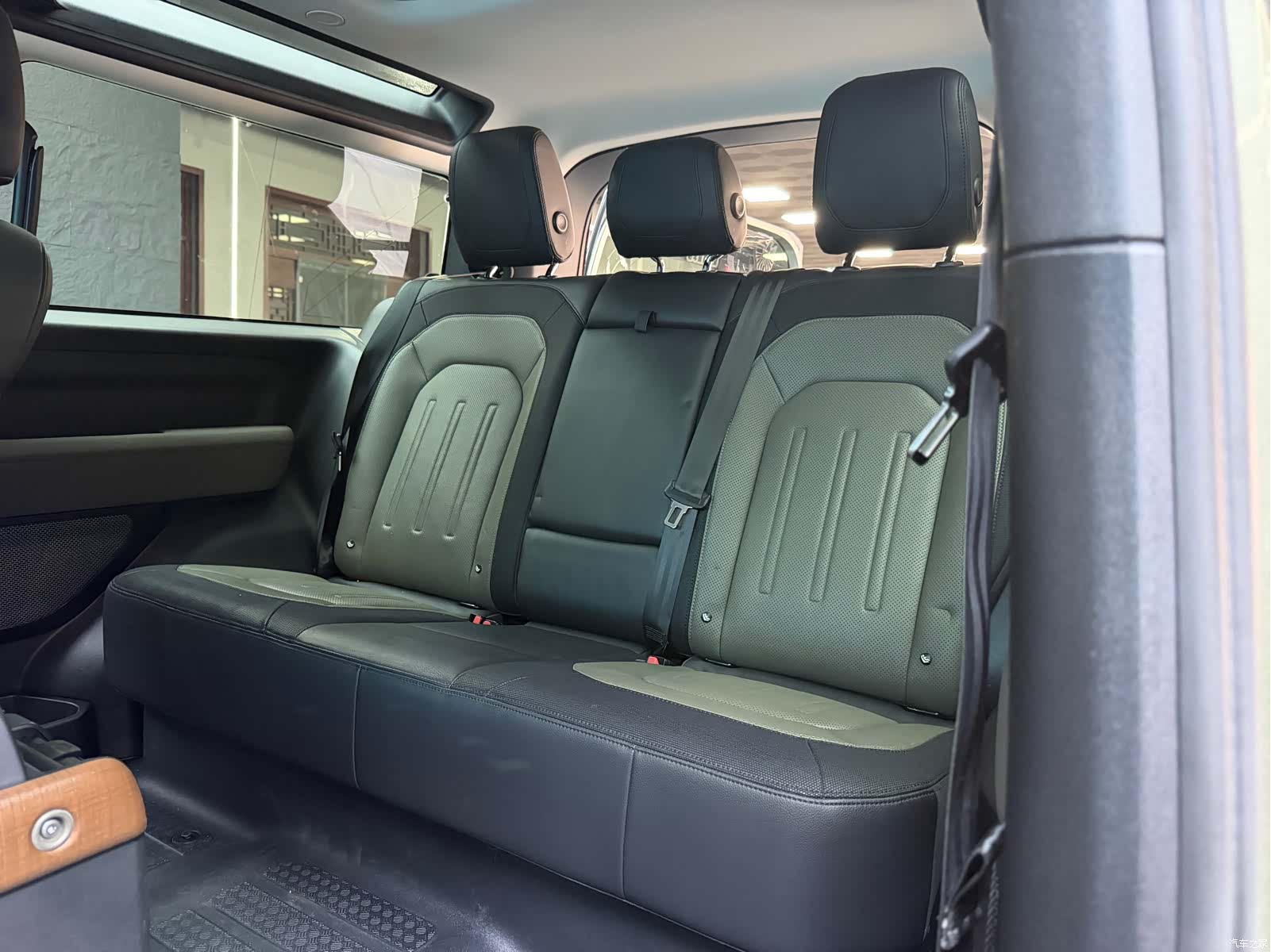 Land Rover Defender, 2021 7