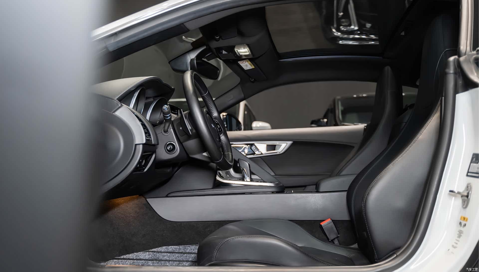 Jaguar F-TYPE, 2015 10