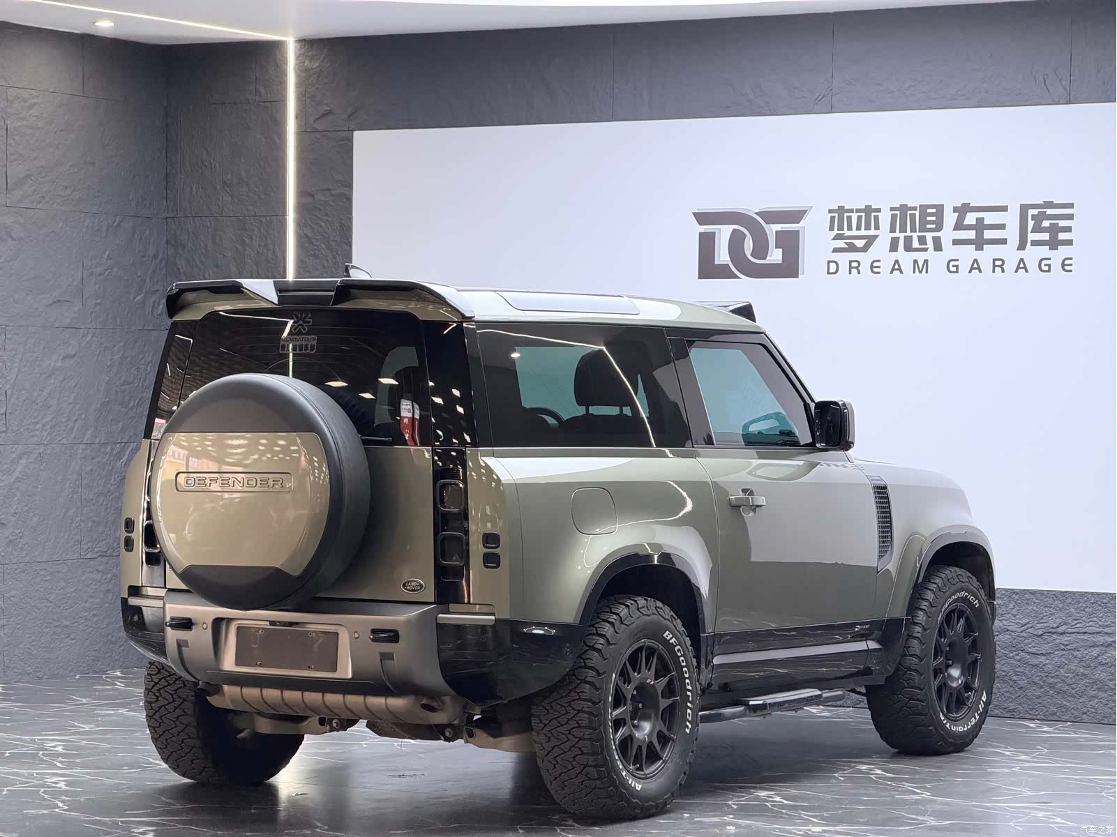 Land Rover Defender, 2021 3