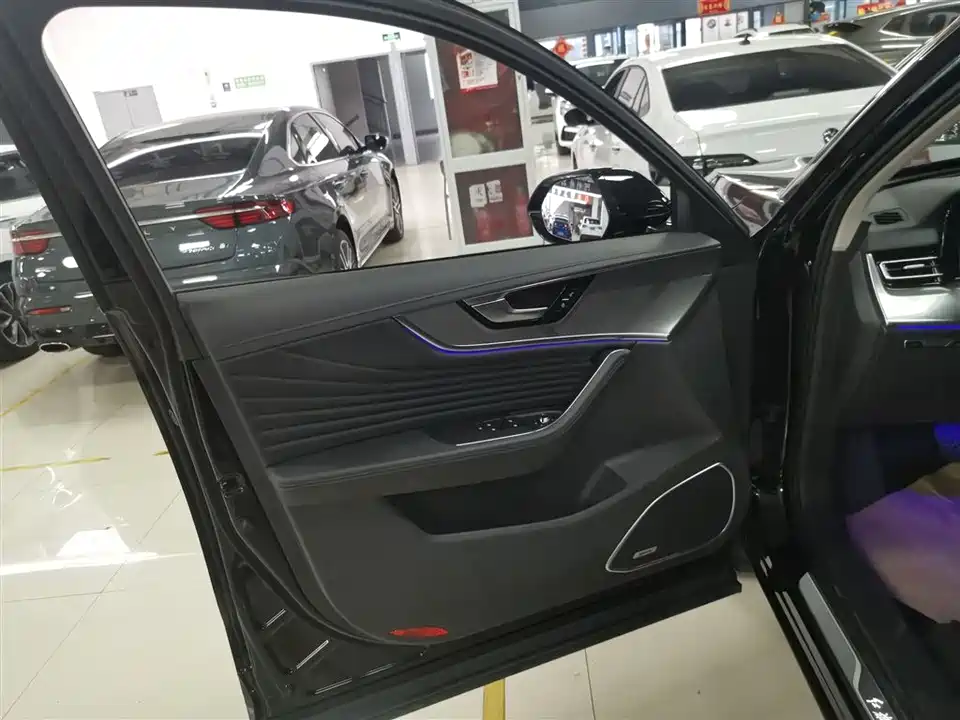 Hongqi HS5