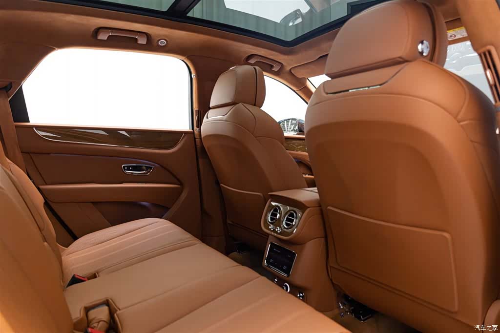 Bentley Bentayga, 2021 14