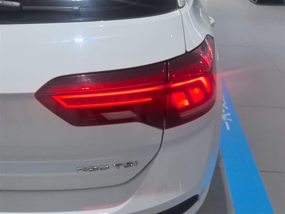 Volkswagen T-ROC exploring Songs