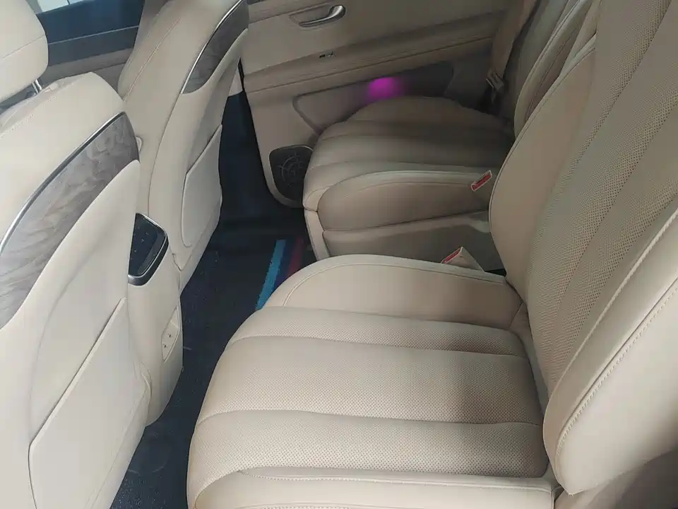 AITO Ask the world M7