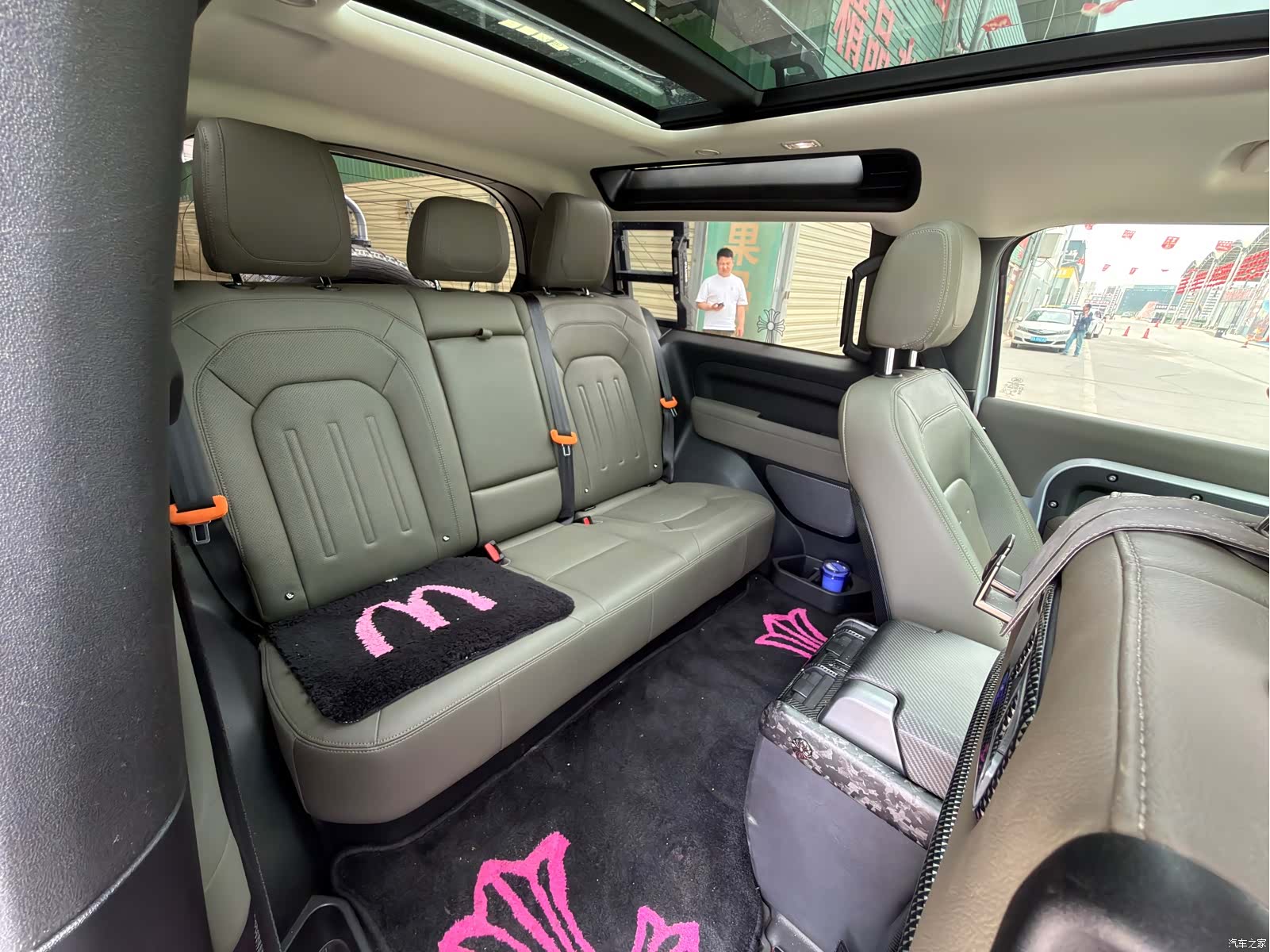 Land Rover Defender, 2022 11