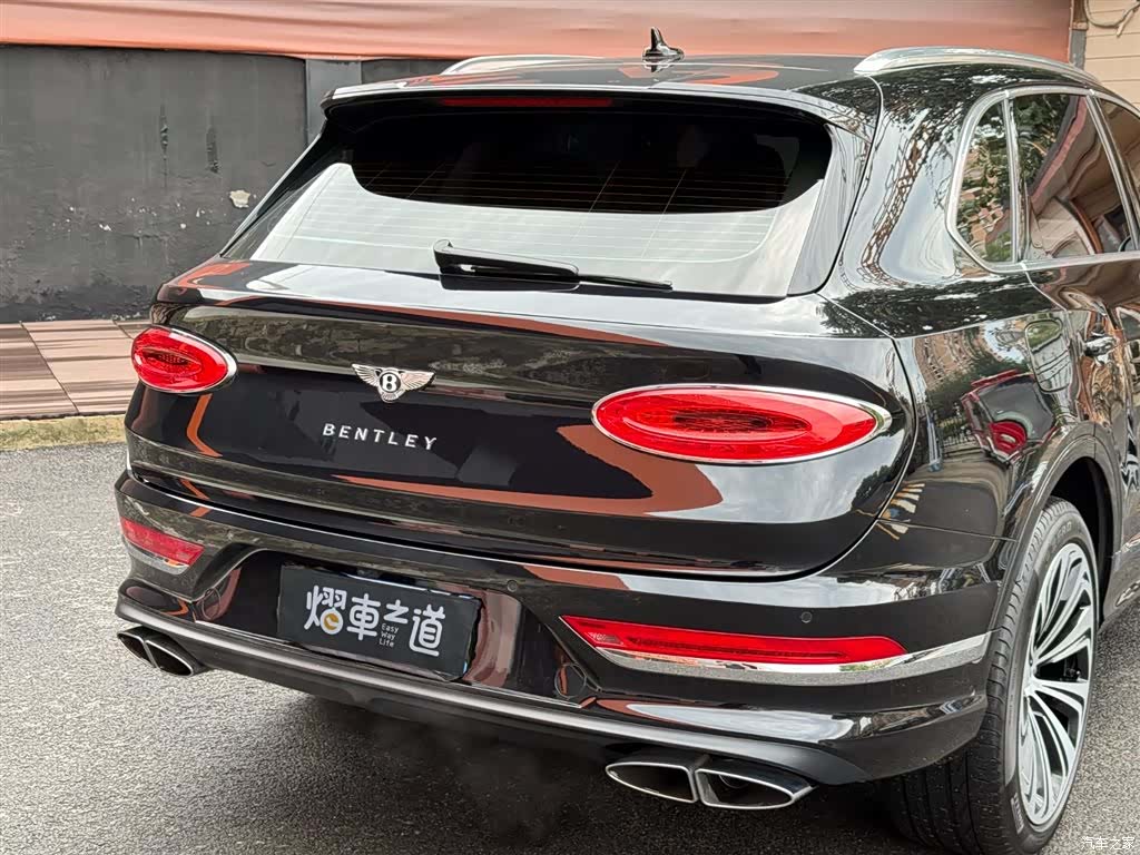 Bentley Bentayga, 2022 29