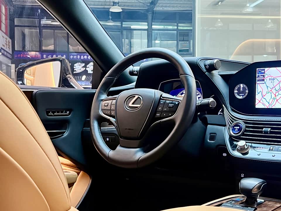 Lexus LS