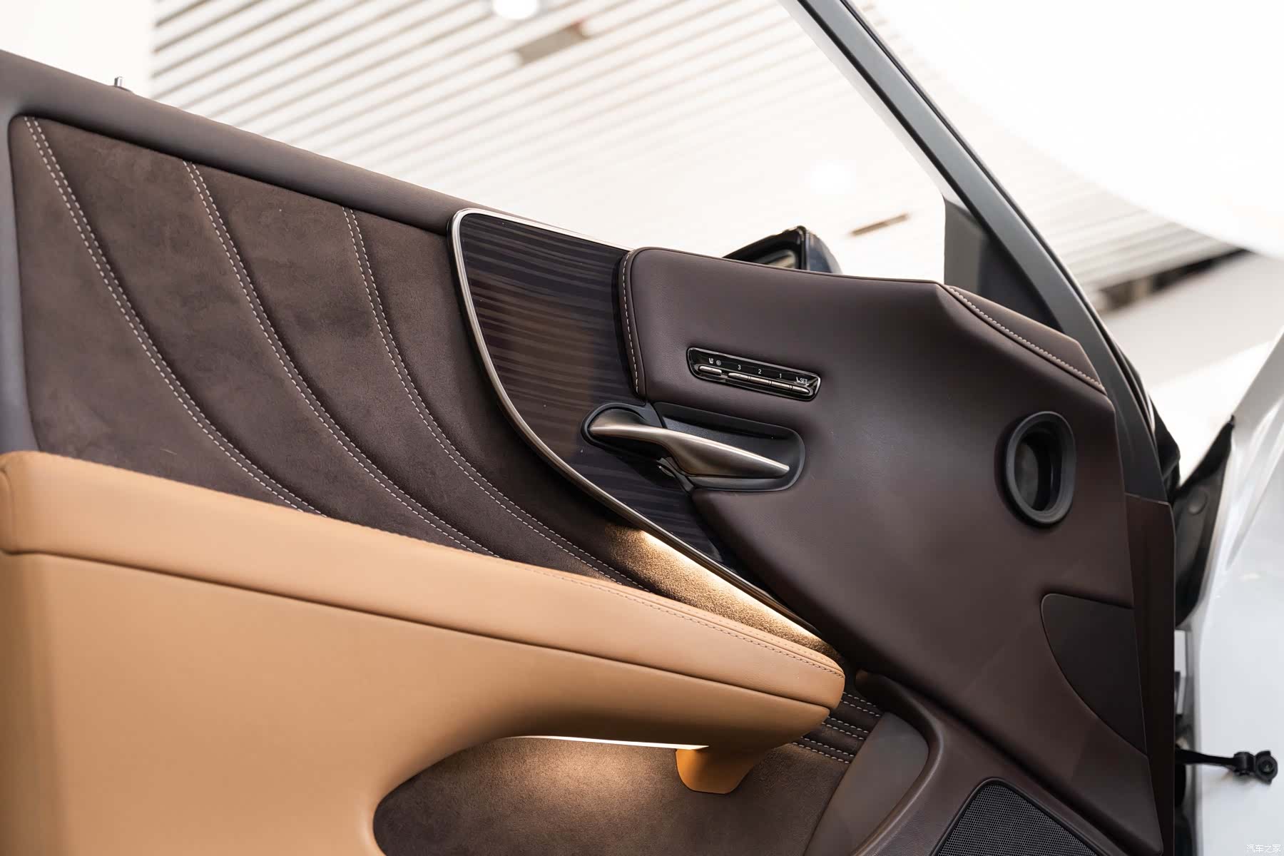 Lexus LS, 2019 19