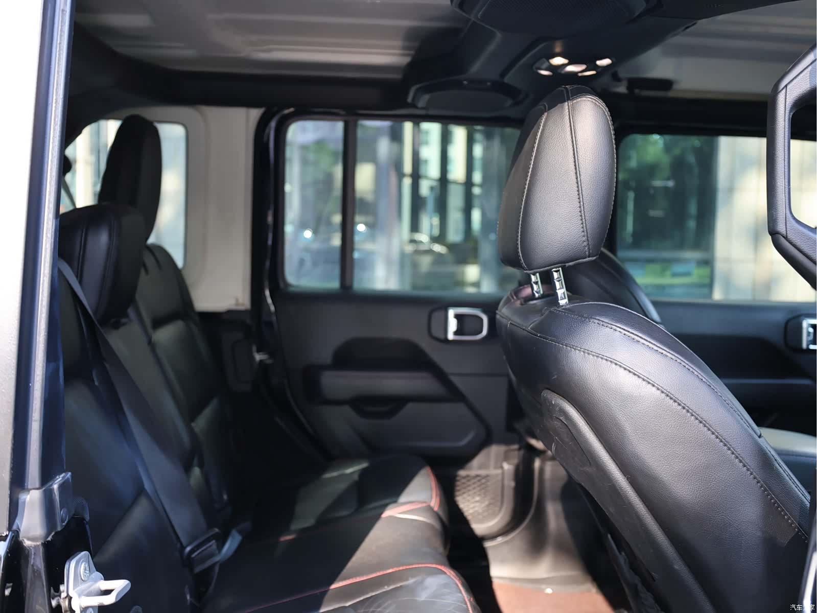 Jeep Wrangler, 2022 16