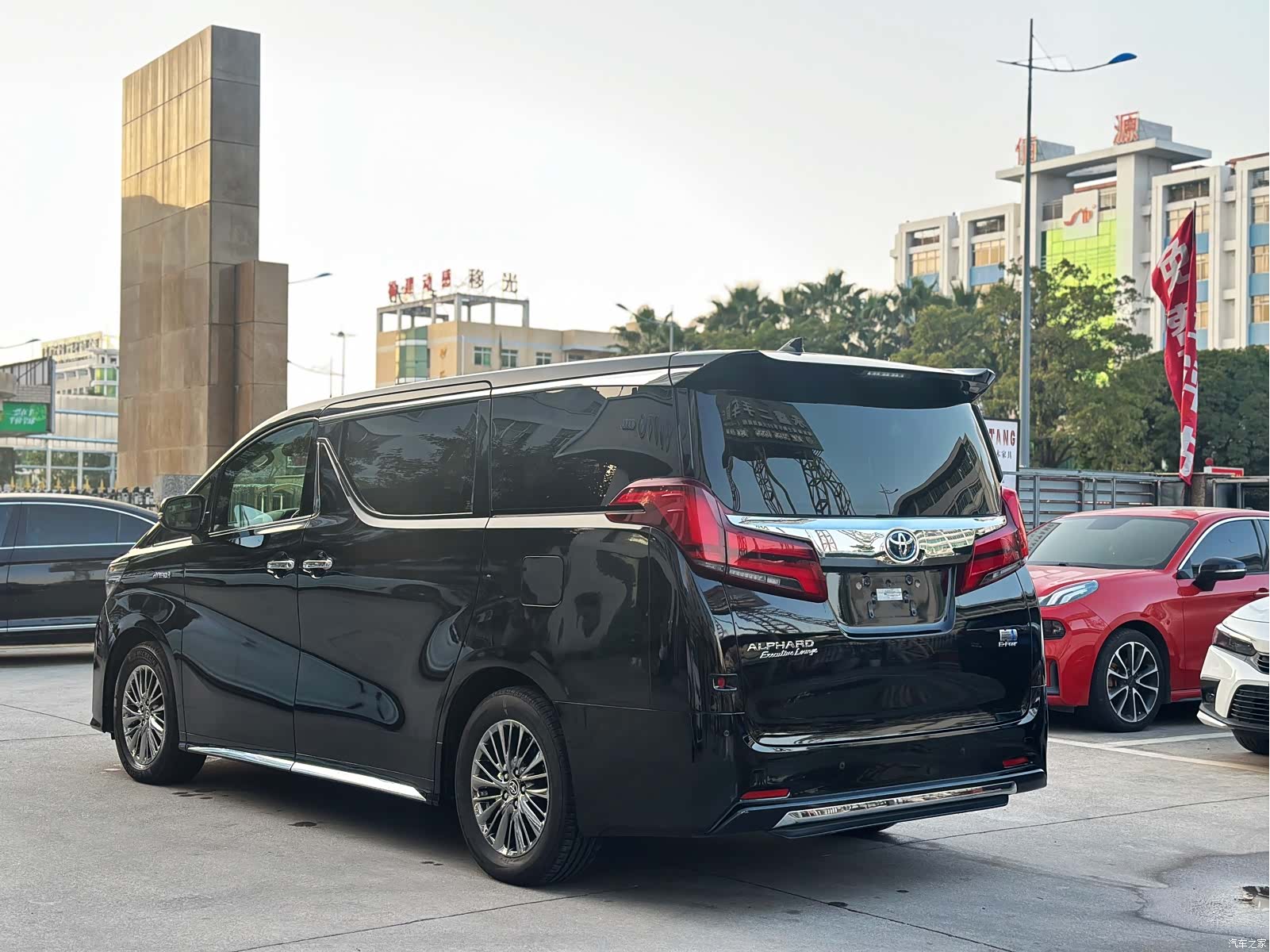 Toyota Alphard, 2023 4