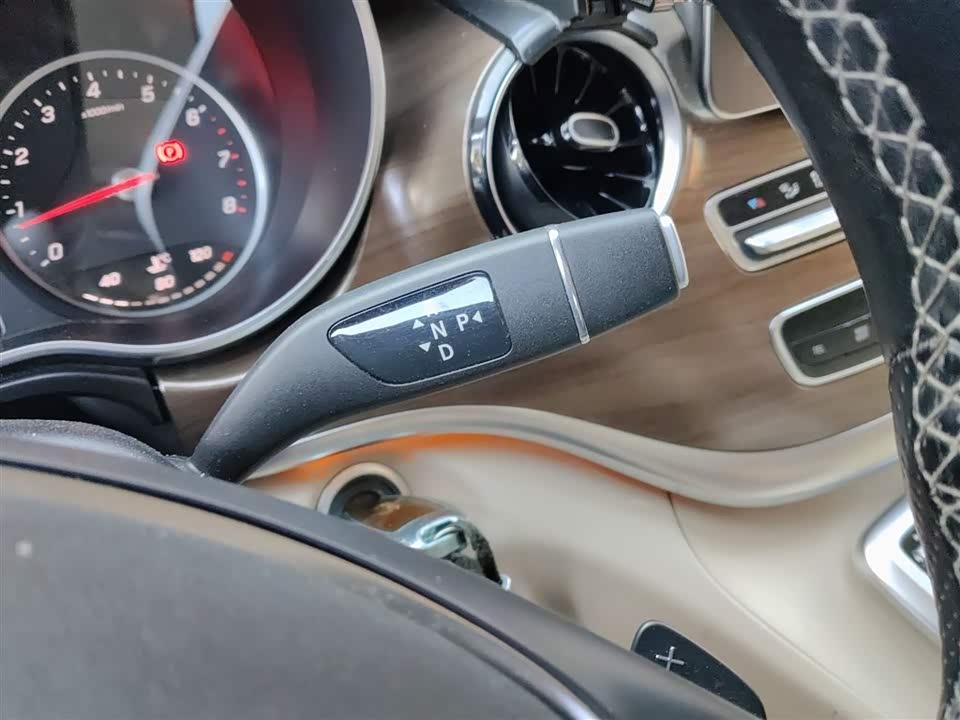 Mercedes-Benz V-class