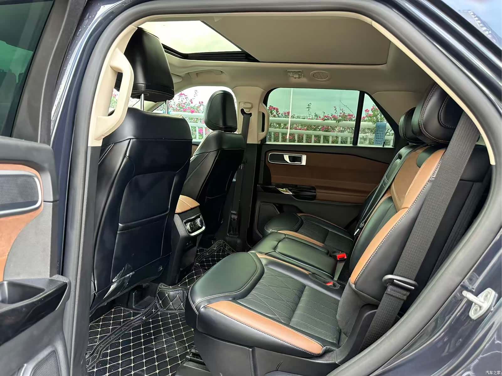 Ford Explorer, 2022 15