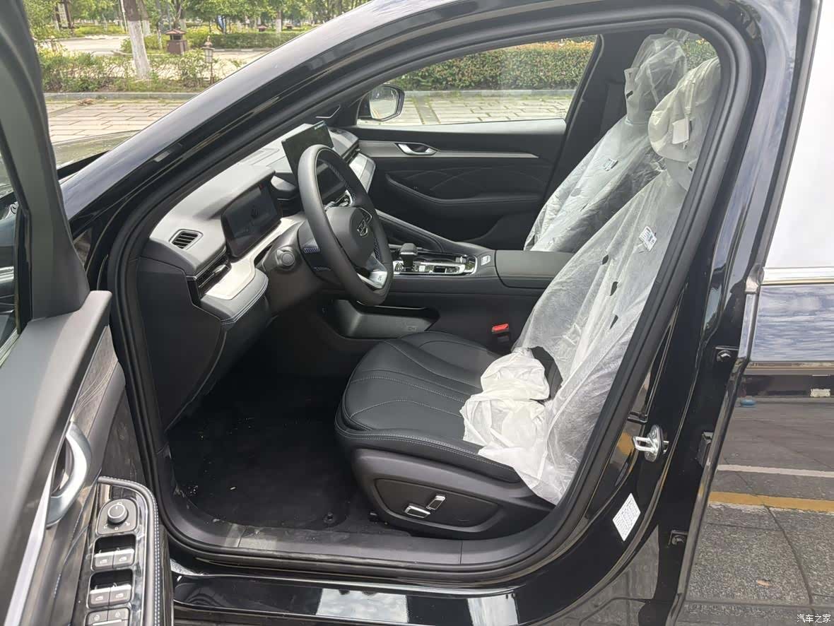 Geely Preface, 2026 10