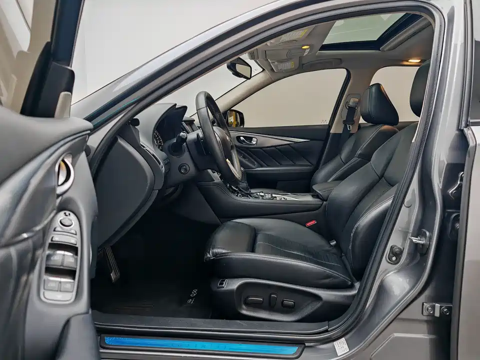 Infiniti Q50L