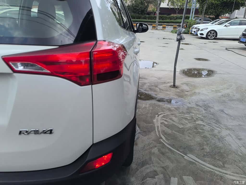 Toyota RAV4, 2015 8