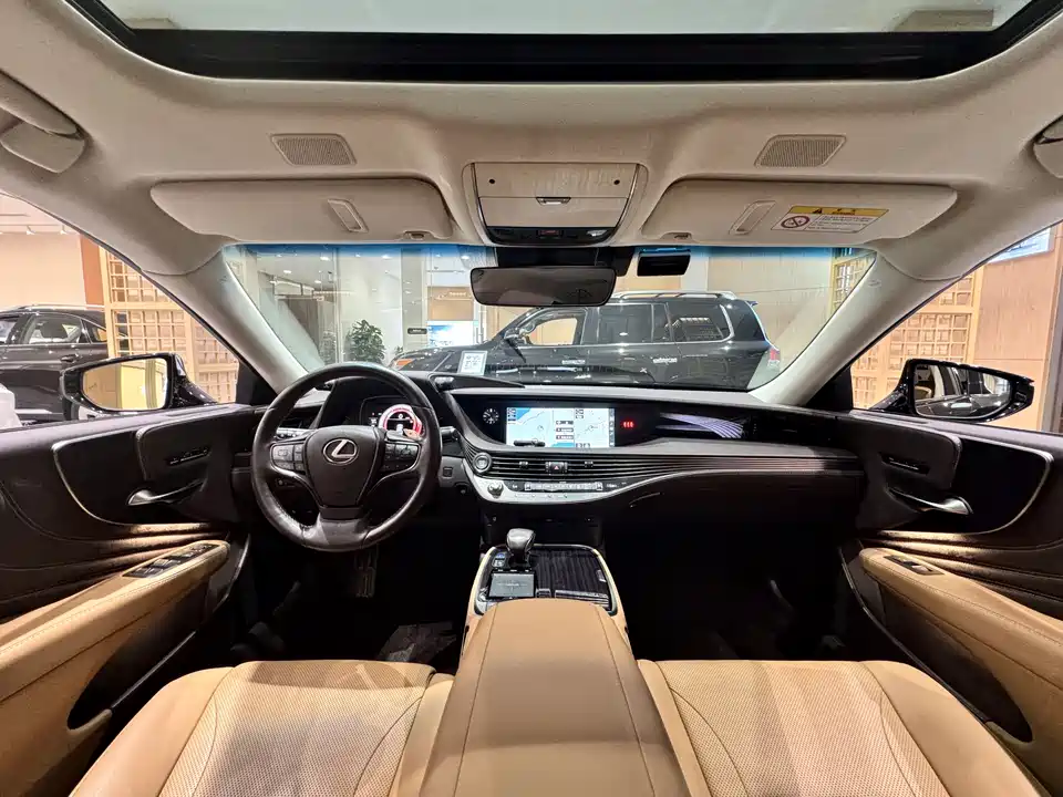 Lexus LS