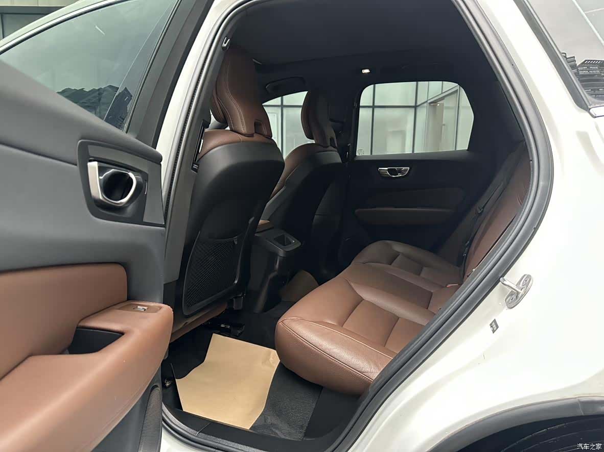 Volvo XC60, 2024 все фото