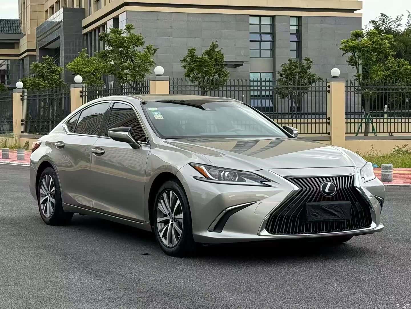 Lexus ES, 2018 3