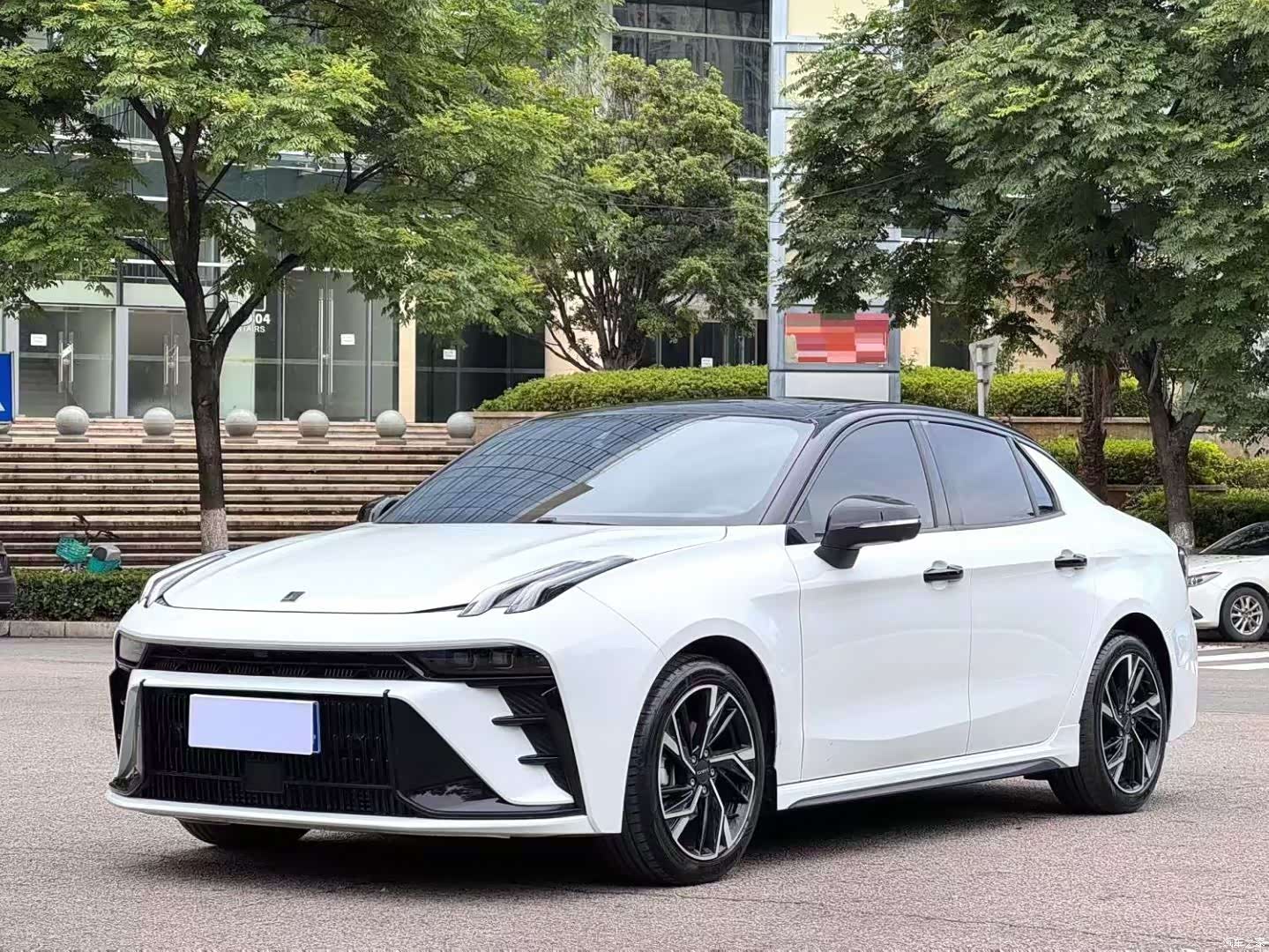 Lynk & Co 02
