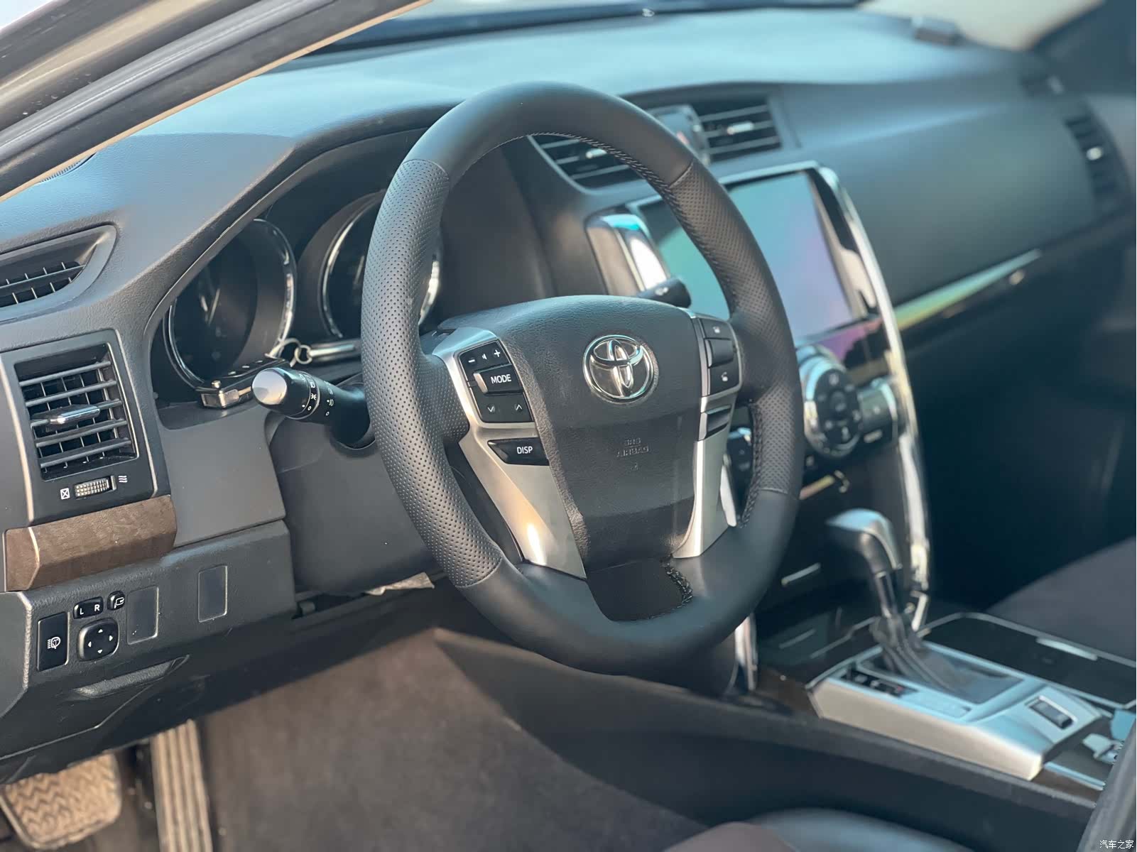 Toyota 2.5V, 2015 11