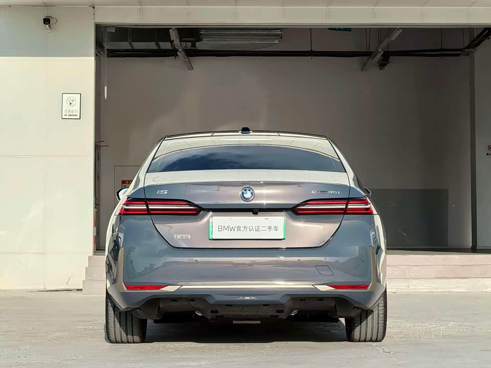 BMW i5