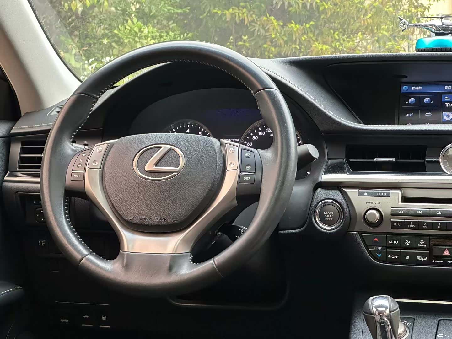 Lexus ES, 2014 3