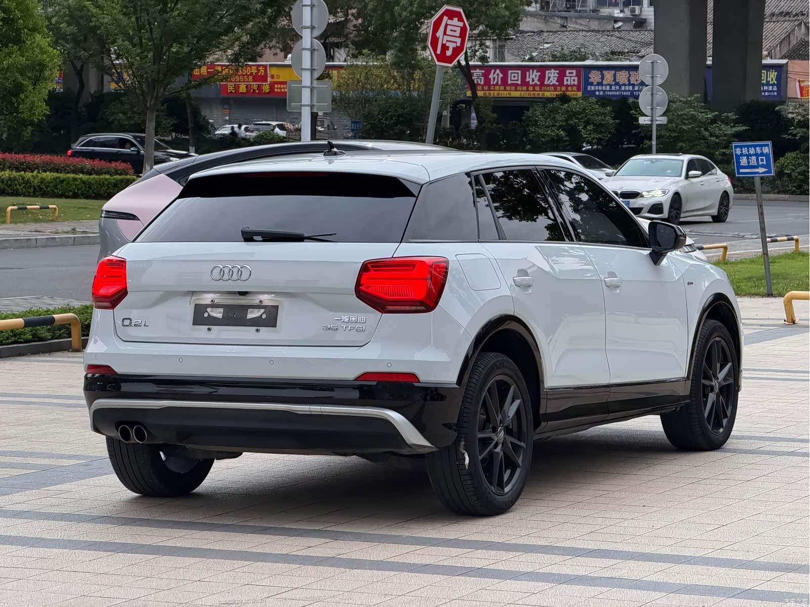 Audi Q2L, 2019 13