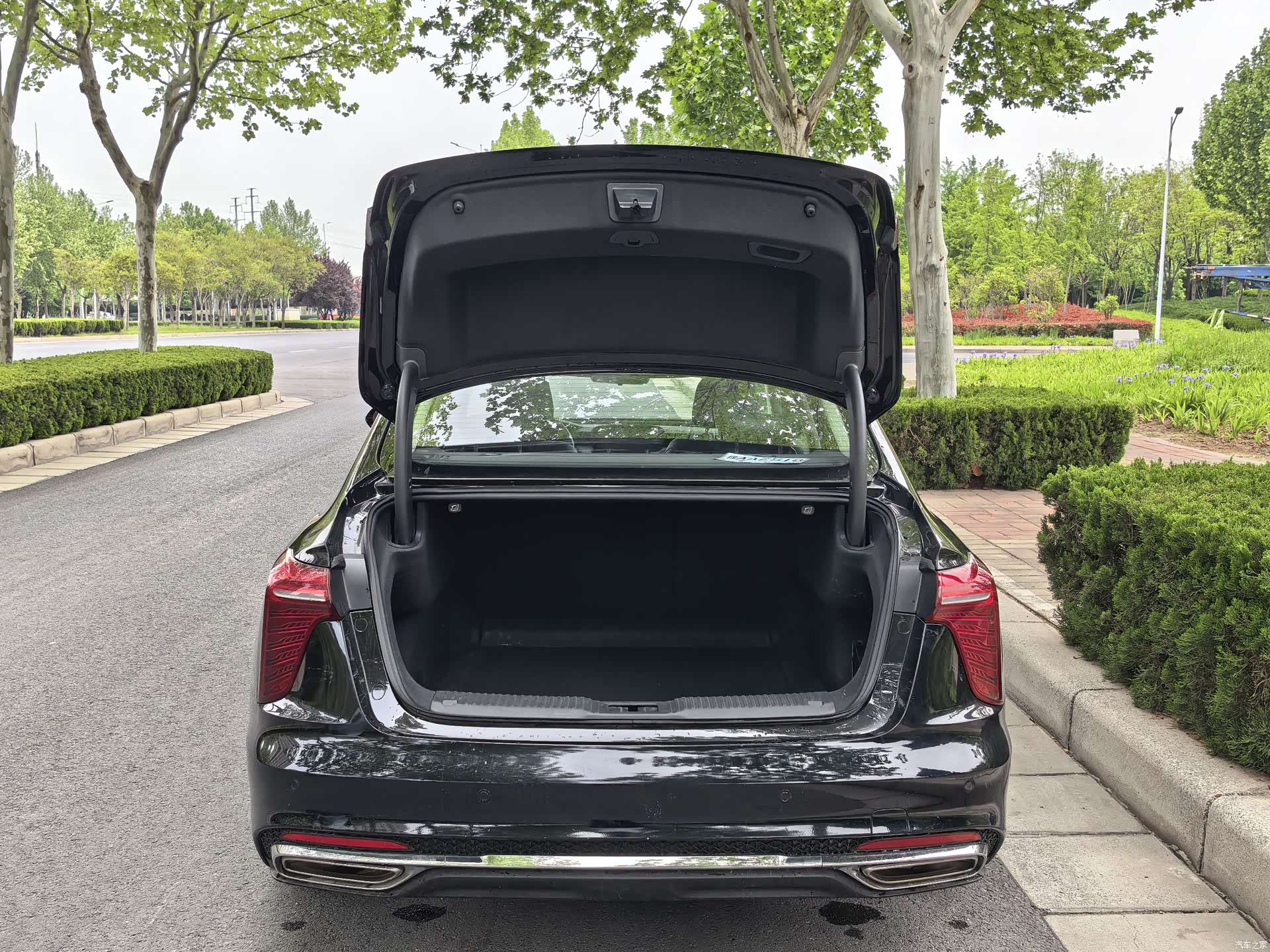 Hongqi H5, 2023 8