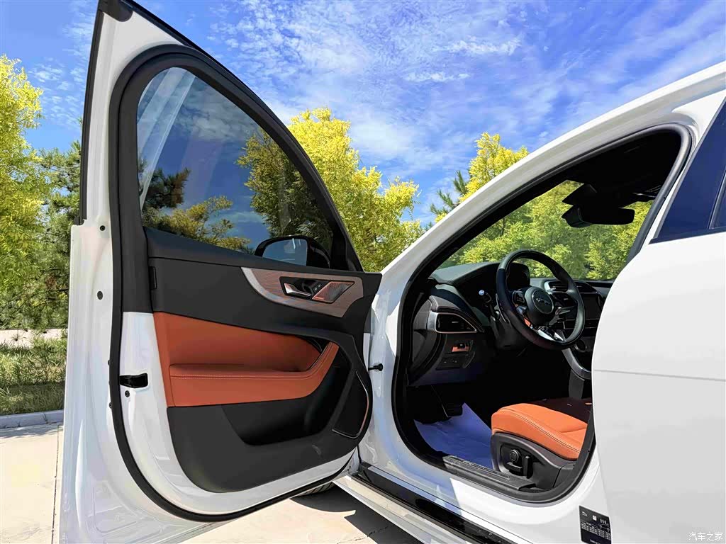 Land Rover XEL, 2025 4