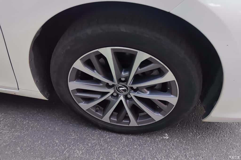 Lexus ES, 2023 6