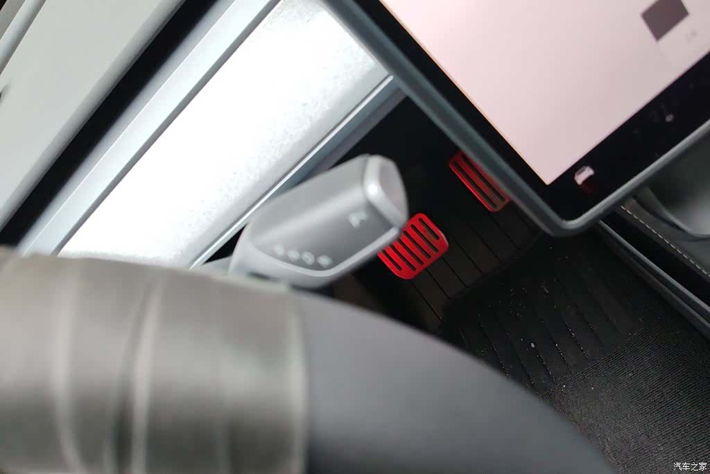 Tesla Model Y, 2025 16