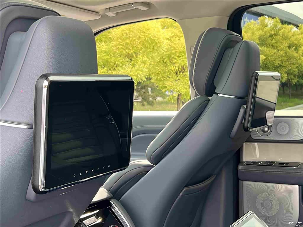 Lincoln Navigator, 2019 14