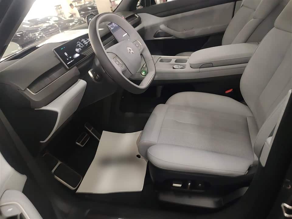 NIO ES8
