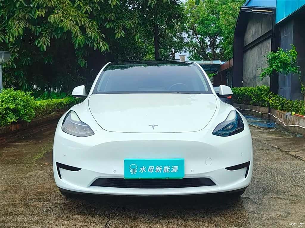 Tesla Model Y, 2022 2
